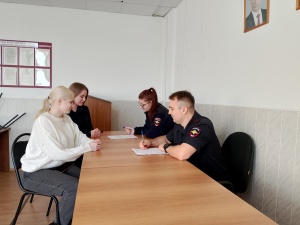 В Серебряных Прудах сотрудники полиции провели акцию, приуроченную ко Дню правовой помощи