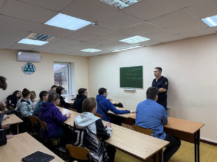 В Серебряных Прудах сотрудник полиции провёл акцию «Будь в форме»