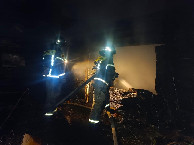 Сотрудники «Мособлпожспаса» ликвидировали возгорание в Серебряных Прудах 