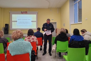 Сотрудники «Мособлпожспаса» провели беседу о пожарной безопасности в Серебряных Прудах 