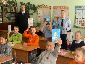 В Серебряных Прудах сотрудники полиции присоединились к акции «Твой выбор»