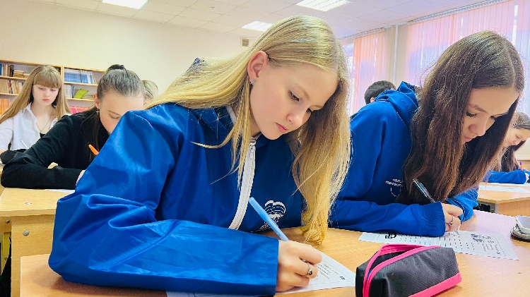 Активисты МГЕР поддержали акцию «Письмо СВОему герою»