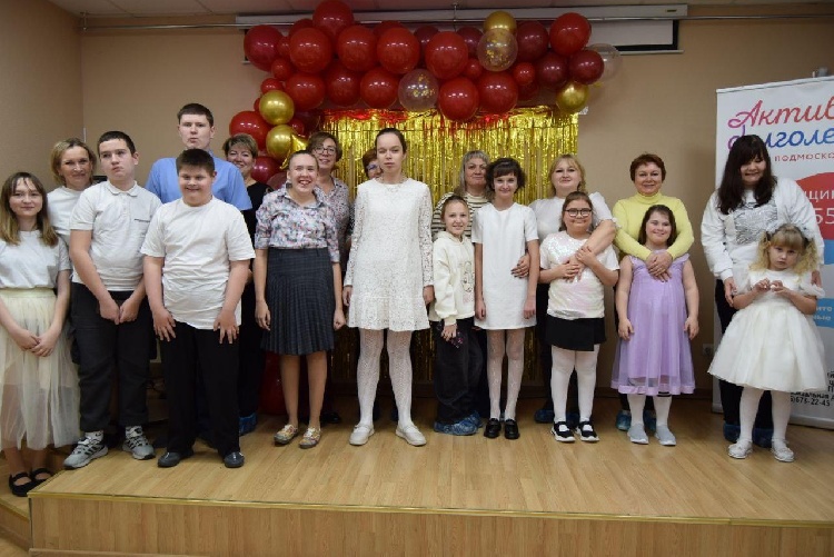 В отделении реабилитации для детей-инвалидов и детей с ограниченными возможностями здоровья Социального центра «Серебряно-Прудский» состоялось праздничное мероприятие, приуроченное ко Дню матери.