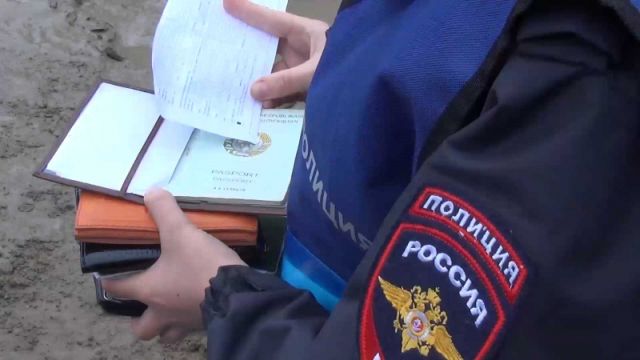 В Серебряных Прудах полицейские пресекли фиктивную постановку на учёт гражданина Республики Таджикистан В Серебряных Прудах полицейские пресекли фиктивную постановку на учёт гражданина Республики Таджикистан