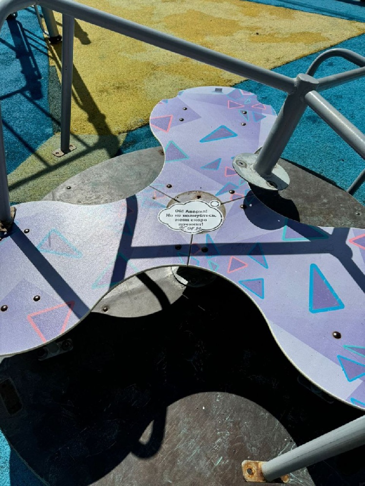 Осмотры детских игровых площадок с целью выявления дефектов игрового оборудования, покрытия площадок.