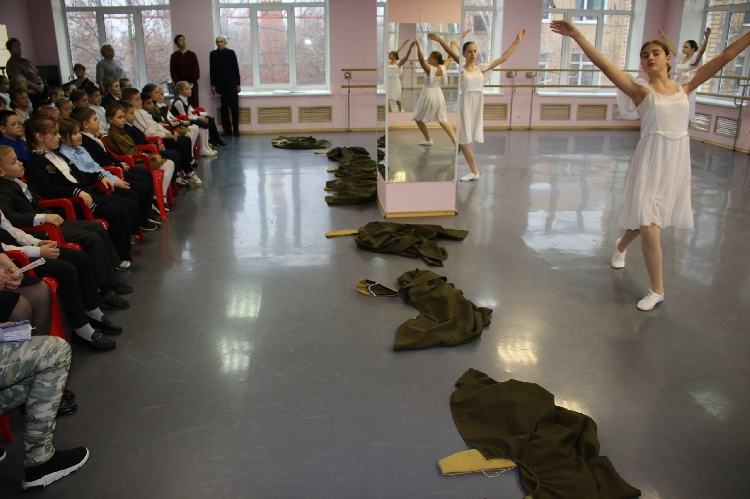 28 ноября в МУ ЦДК муниципального округа Серебряные Пруды состоялся Праздник белых журавлей. 