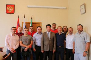Вручили удостоверения