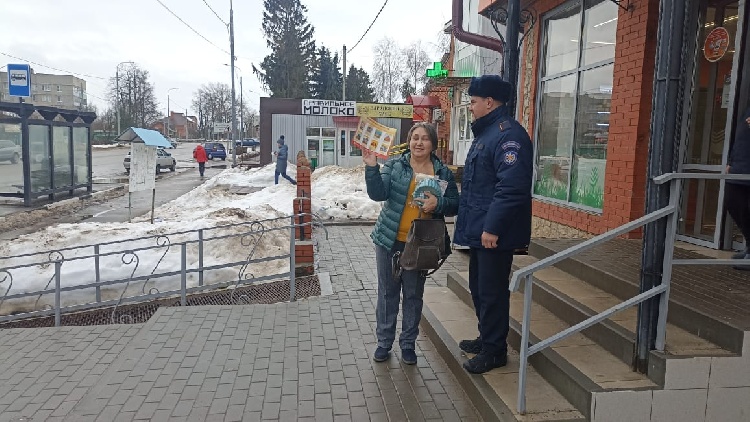 Работники ПСЧ-207 в канун нового года провели профилактические мероприятия в Серебряных Прудах Работники ПСЧ-207 в канун нового года провели профилактические мероприятия в Серебряных Прудах