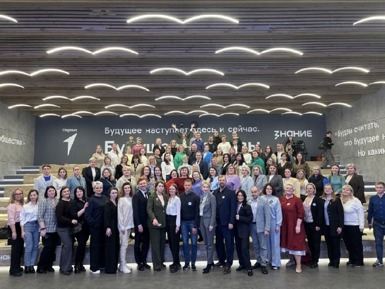 27 ноября в Национальном центре «Россия» прошел масштабный форум, собравший более ста председателей и заместителей муниципальных родительских комитетов со всего региона.