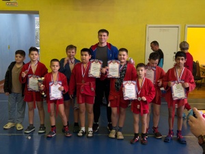 Сила в единстве: спортсмены-самбисты показали отличные результаты в турнире ко Дню народного единства 