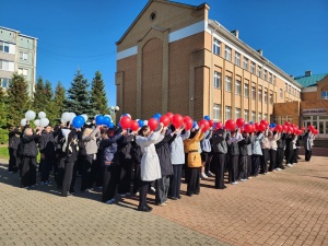 В Серебряных Прудах прошёл масштабный флешмоб ко Дню воссоединения ДНР, ЛНР, Херсонской и Запорожской областей с Россией