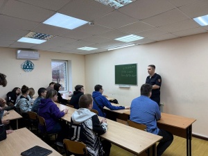 В Серебряных Прудах сотрудник полиции провёл акцию «Будь в форме»