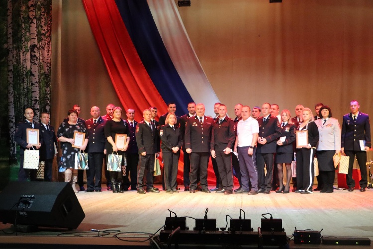 В Центральном доме культуры Серебряных Прудов состоялось торжество, посвящённое Дню работника органов внутренних дел.