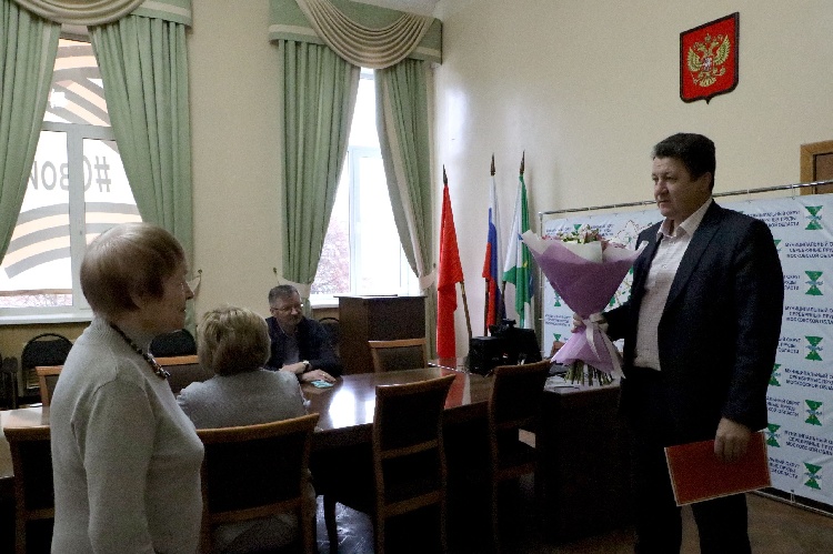 Глава муниципального округа Серебряные Пруды Олег Викторович Павлихин поздравил с 85-летием Валентину Алексеевну Филатову.