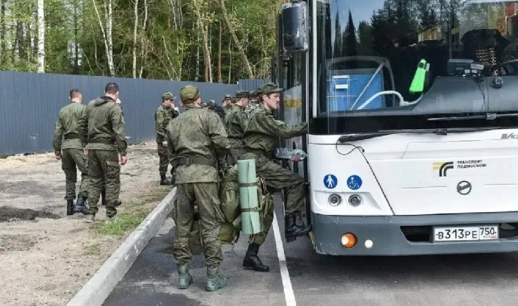 Контракт на службу в зоне СВО можно заключить в Балашихе на год, а также на три года или пять лет Контракт на службу в зоне СВО можно заключить в Балашихе на год, а также на три года или пять лет