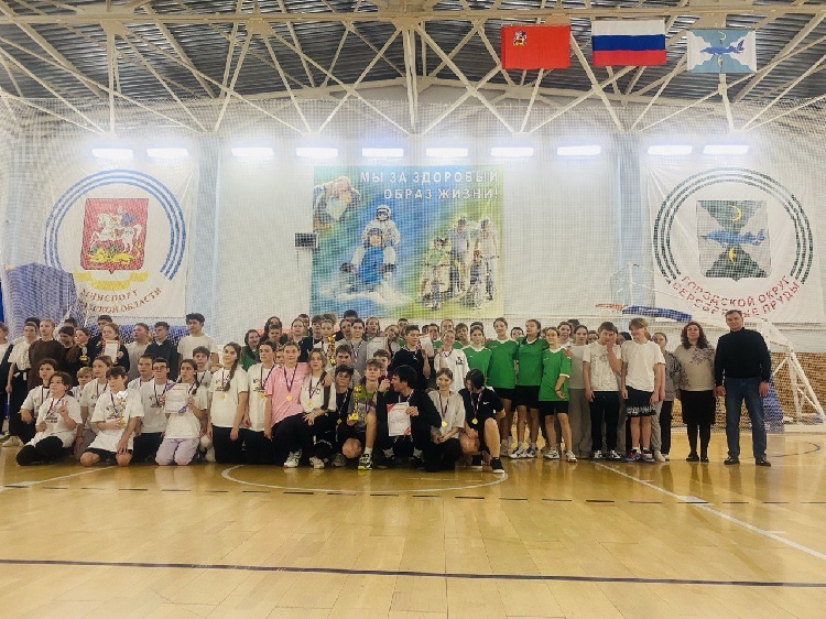 17 января в спортивном зале СК "Молодежный" прошли соревнования среди сборных команд 7-9 классов СОШ муниципального округа Серебряные Пруды "Спорт против наркотиков" 17 января в спортивном зале СК "Молодежный" прошли соревнования среди сборных команд 7-9 классов СОШ муниципального округа Серебряные Пруды "Спорт против наркотиков"