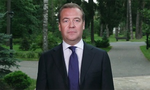 Дмитрий Медведев: Педагоги помогают получать знания и добиваться первых в жизни успехов  Дмитрий Медведев: Педагоги помогают получать знания и добиваться первых в жизни успехов