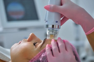 Жители Серебряных Прудов могут вернуть часть денег за косметологические услуги через налоговый вычет