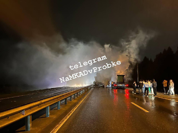 На прошлой неделе на Киевском шоссе в Наро-Фоминске произошла страшная авария, в которой погибла целая семья.  На прошлой неделе на Киевском шоссе в Наро-Фоминске произошла страшная авария, в которой погибла целая семья.