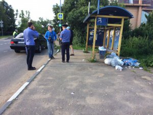 В Подмосковье устроили «засаду» на водителей и пешеходов, выбрасывающих мусор в несанкционированных местах В Подмосковье устроили «засаду» на водителей и пешеходов, выбрасывающих мусор в несанкционированных местах