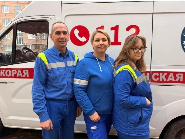 Сотрудники скорой помощи в Серебряных Прудах оказали помощь мужчине, упавшему с балкона 