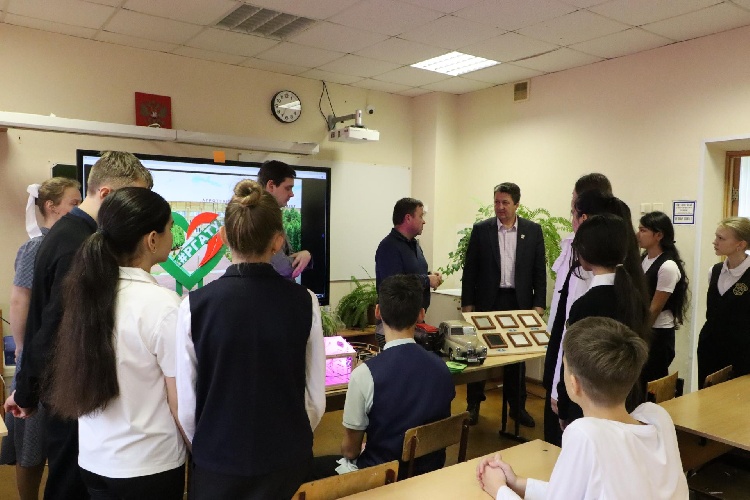 Школьники Серебряных Прудов исследуют профессии будущего: от аграрных технологий до разработки видеоигр 