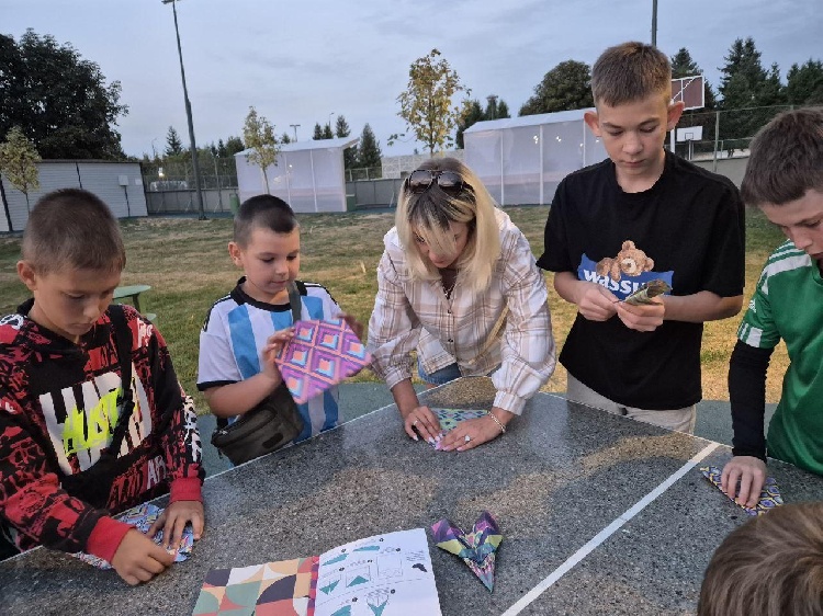 «Сложи и запусти!» в небо бумажный самолёт «Сложи и запусти!» в небо бумажный самолёт