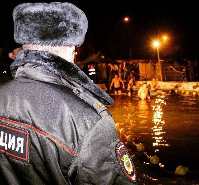 Полицейские в Серебряных Прудах обеспечат охрану общественного порядка во время проведения праздника Крещение Господня Полицейские в Серебряных Прудах обеспечат охрану общественного порядка во время проведения праздника Крещение Господня