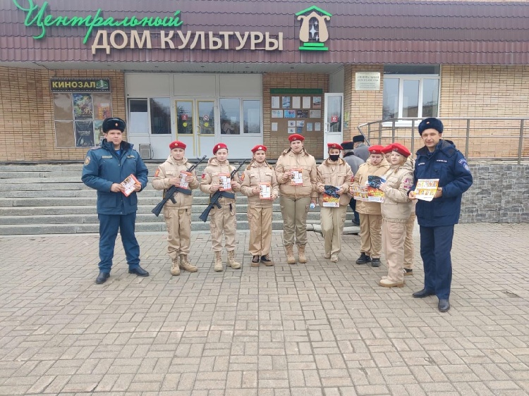 Спасатели «Мособлпожспаса» обеспечили безопасность на празднике в Серебряных Прудах 