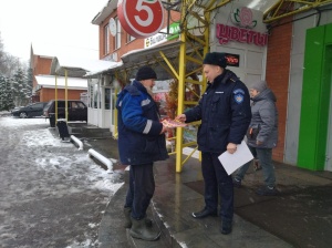 Сотрудники «Мособлпожспас» провели беседы о пожарной безопасности с жителями Подмосковья 