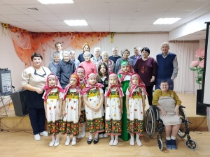  Творческий коллектив ДК «Дмитриевский» выступил с концертом для получателей социальных услуг Комплексного центра «Серебряно-Прудский 