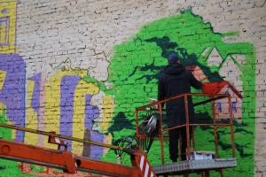 В муниципальном округе Серебряные Пруды реализуется патриотический проект «Граффити памяти участников СВО».