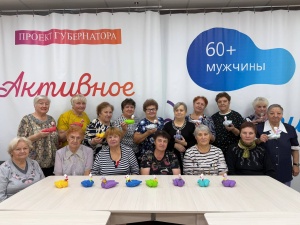 Рукодельницы из клуба «Активное долголетие» КЦСОиР «Серебряно-Прудский» сшили мягкие игрушки уточки. 