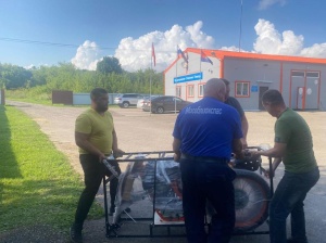 Работники ГКУ МО «Мособлпожспас» из округа Серебряные Пруды передали два кроссовых мотоцикла бойцам СВО.