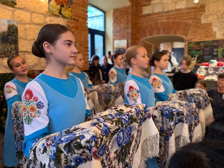 В единстве наша сила: праздник в парке культуры и отдыха «Серебряный»