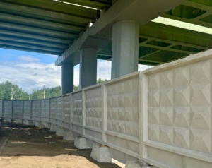 В Подмосковье с начала года на железной дороге оборудовали более 1,5 тыс. метров ограждений, из них порядка 725 метров — железобетонные.