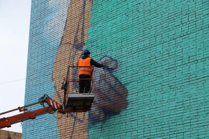 На улице Первомайской в Серебряных Прудах близится к завершению мурал, который посвятили маршалу Василию Ивановичу Чуйкову. 