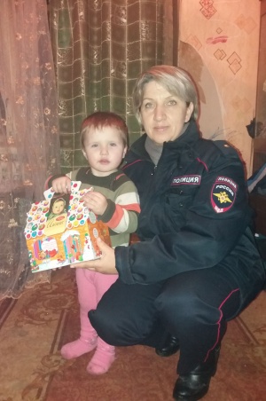 В Серебряных Прудах полицейские приняли участие в акции «Полицейский Дед Мороз»
