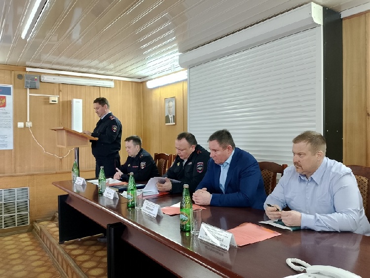 В Серебряных Прудах полицейские подвели итоги оперативно-служебной деятельности за I квартал 2025 года В Серебряных Прудах полицейские подвели итоги оперативно-служебной деятельности за I квартал 2025 года
