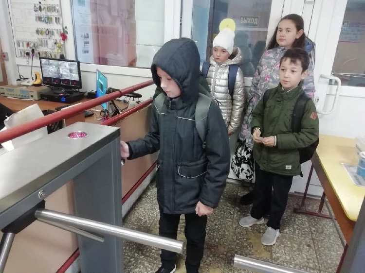 Система контроля доступа в школе необходима для охраны учащихся Система контроля доступа в школе необходима для охраны учащихся