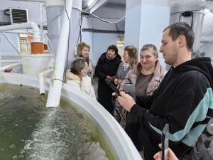 Участники СВО и их семьи из Серебряных Прудов посетили современное  осетровое хозяйство «Голд Фиш» в рамках губернаторского проекта «Промышленный туризм».