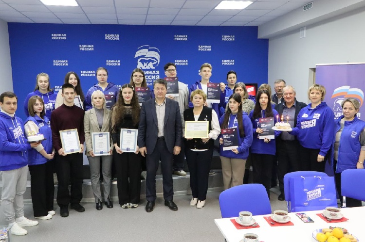 В Серебряных Прудах состоялось торжественное собрание, посвящённое 20-летию «Молодой Гвардии Единой России». Мероприятие стало не только праздником, но и точкой старта для новых проектов.