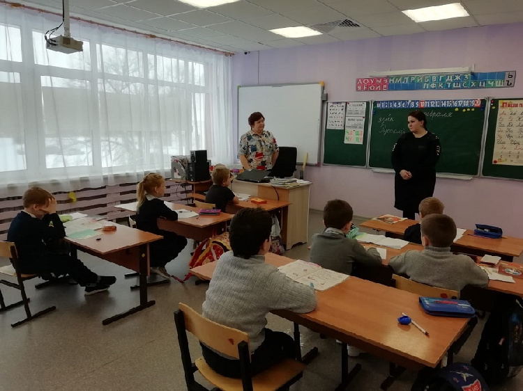 В Серебряных Прудах полицейские провели для учащихся профилактическую акцию «Разговоры о важном» В Серебряных Прудах полицейские провели для учащихся профилактическую акцию «Разговоры о важном»