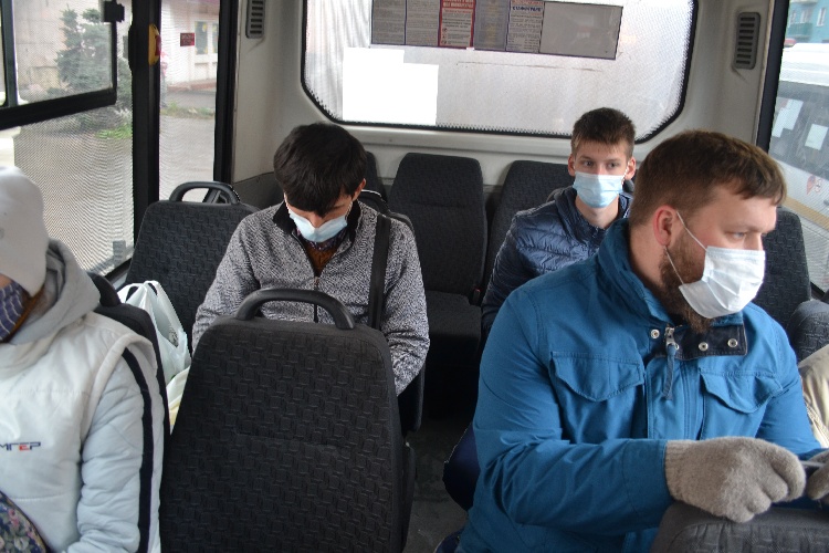 Подмосковные единороссы проверили, можно ли оплатить проезд в маршрутках картой