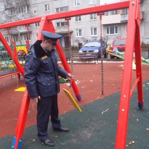 В Московской области контролируют состояние детских площадок В Московской области контролируют состояние детских площадок