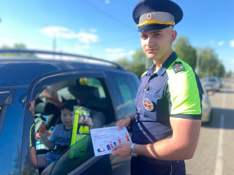 Автомобили, в салоне которых находились дети, попали во внимание автоинспекторов.