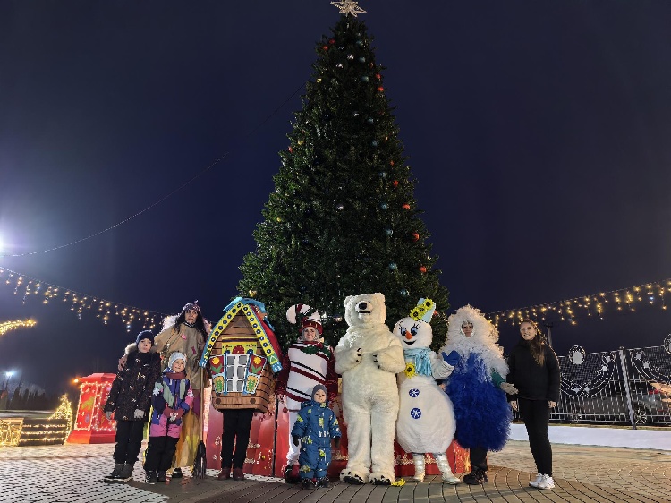 В парке «Серебряный» муниципального округа Серебряные Пруды состоялось праздничное мероприятие, посвящённое открытию зимнего сезона. 